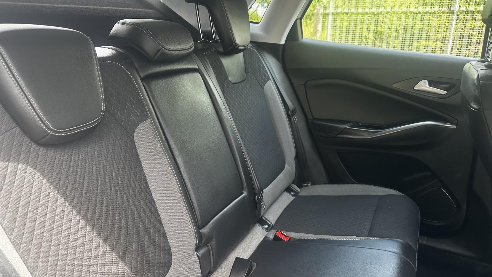 Vauxhall Grandland X 1.2 Turbo Business Edition Nav SUV 5dr Petrol Manual Euro 6 (s/s) (130 ps)