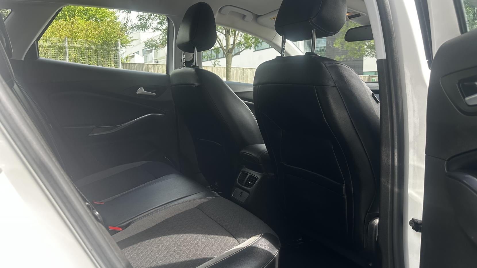 Vauxhall Grandland X 1.2 Turbo Business Edition Nav SUV 5dr Petrol Manual Euro 6 (s/s) (130 ps)