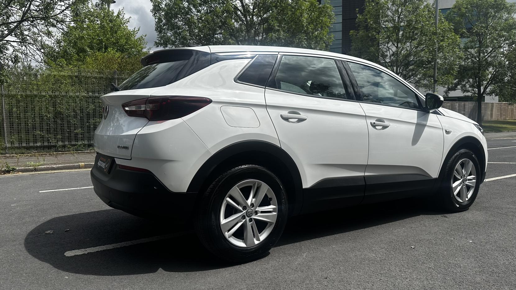 Vauxhall Grandland X 1.2 Turbo Business Edition Nav SUV 5dr Petrol Manual Euro 6 (s/s) (130 ps)