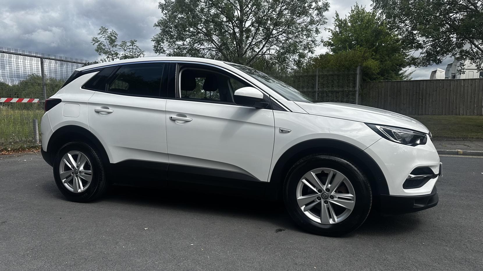 Vauxhall Grandland X 1.2 Turbo Business Edition Nav SUV 5dr Petrol Manual Euro 6 (s/s) (130 ps)
