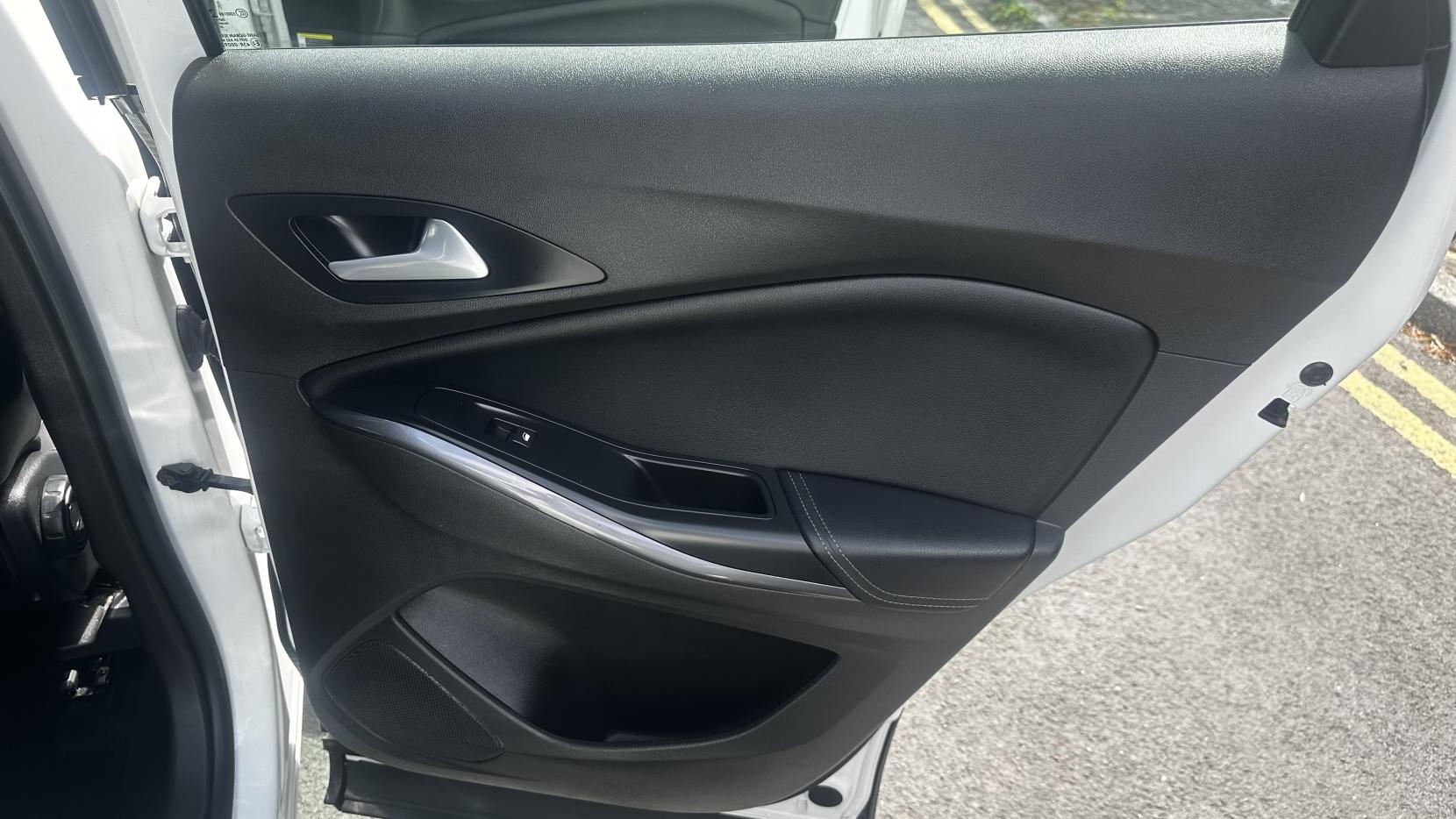 Vauxhall Grandland X 1.2 Turbo Business Edition Nav SUV 5dr Petrol Manual Euro 6 (s/s) (130 ps)