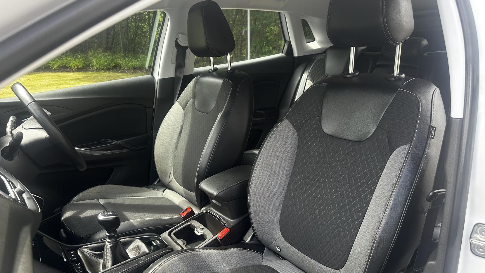 Vauxhall Grandland X 1.2 Turbo Business Edition Nav SUV 5dr Petrol Manual Euro 6 (s/s) (130 ps)
