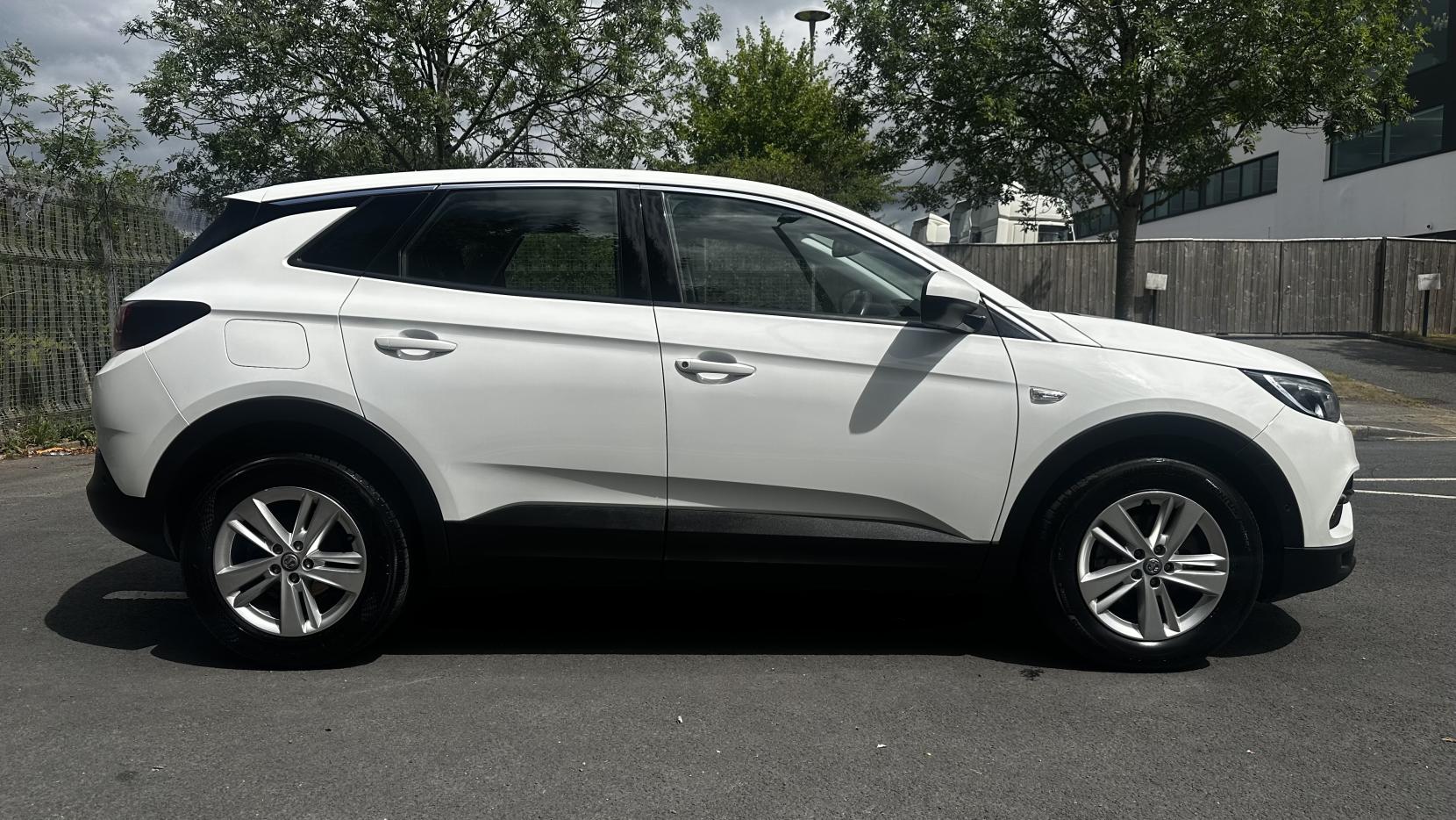 Vauxhall Grandland X 1.2 Turbo Business Edition Nav SUV 5dr Petrol Manual Euro 6 (s/s) (130 ps)