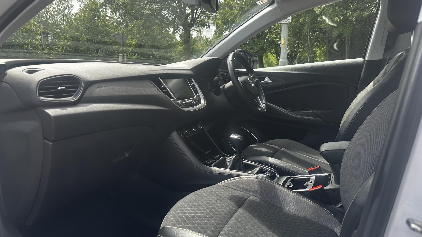 Vauxhall Grandland X 1.2 Turbo Business Edition Nav SUV 5dr Petrol Manual Euro 6 (s/s) (130 ps)
