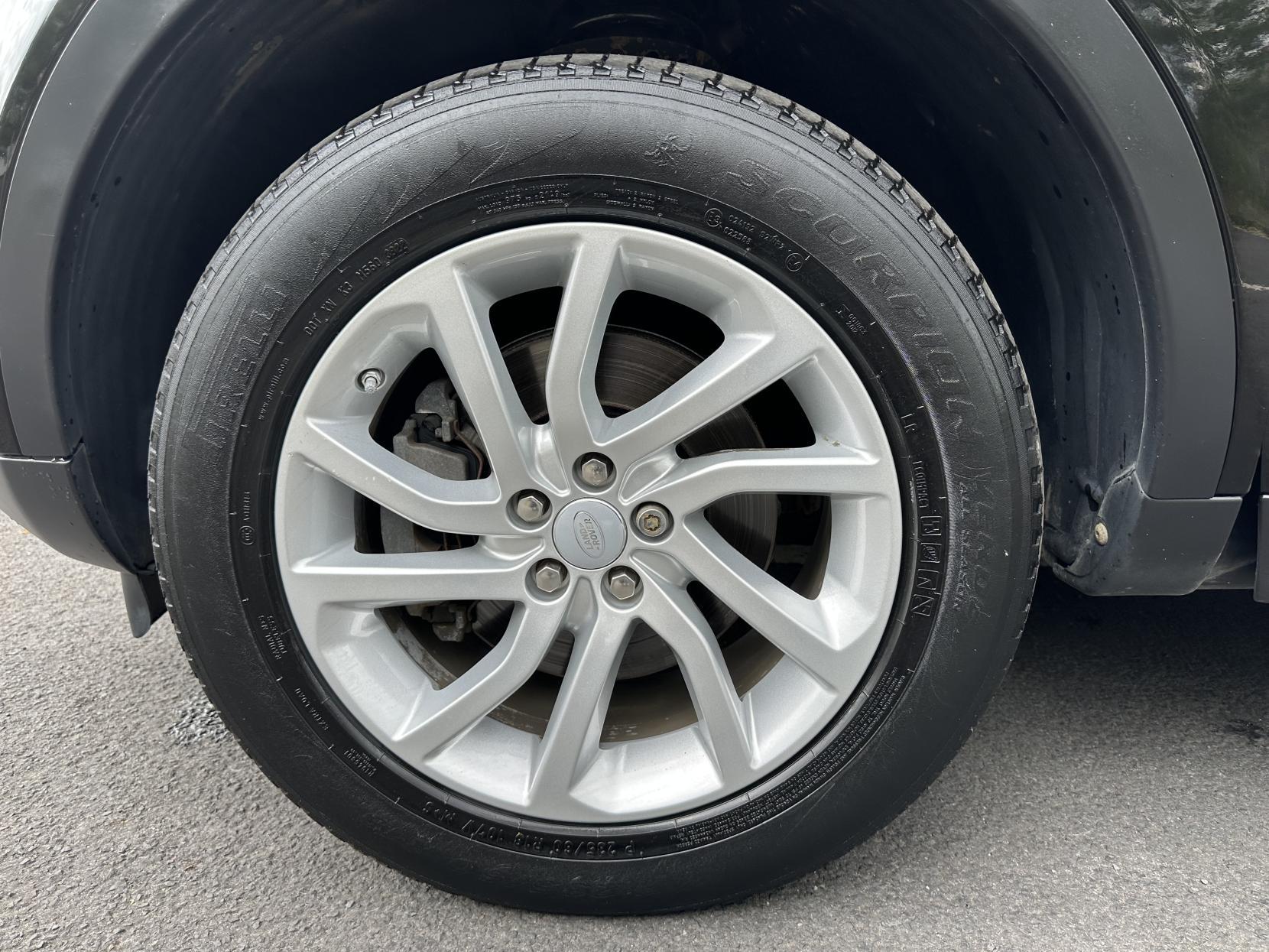 Land Rover Discovery Sport 2.0 TD4 SE Tech SUV 5dr Diesel Auto 4WD Euro 6 (s/s) (180 ps)