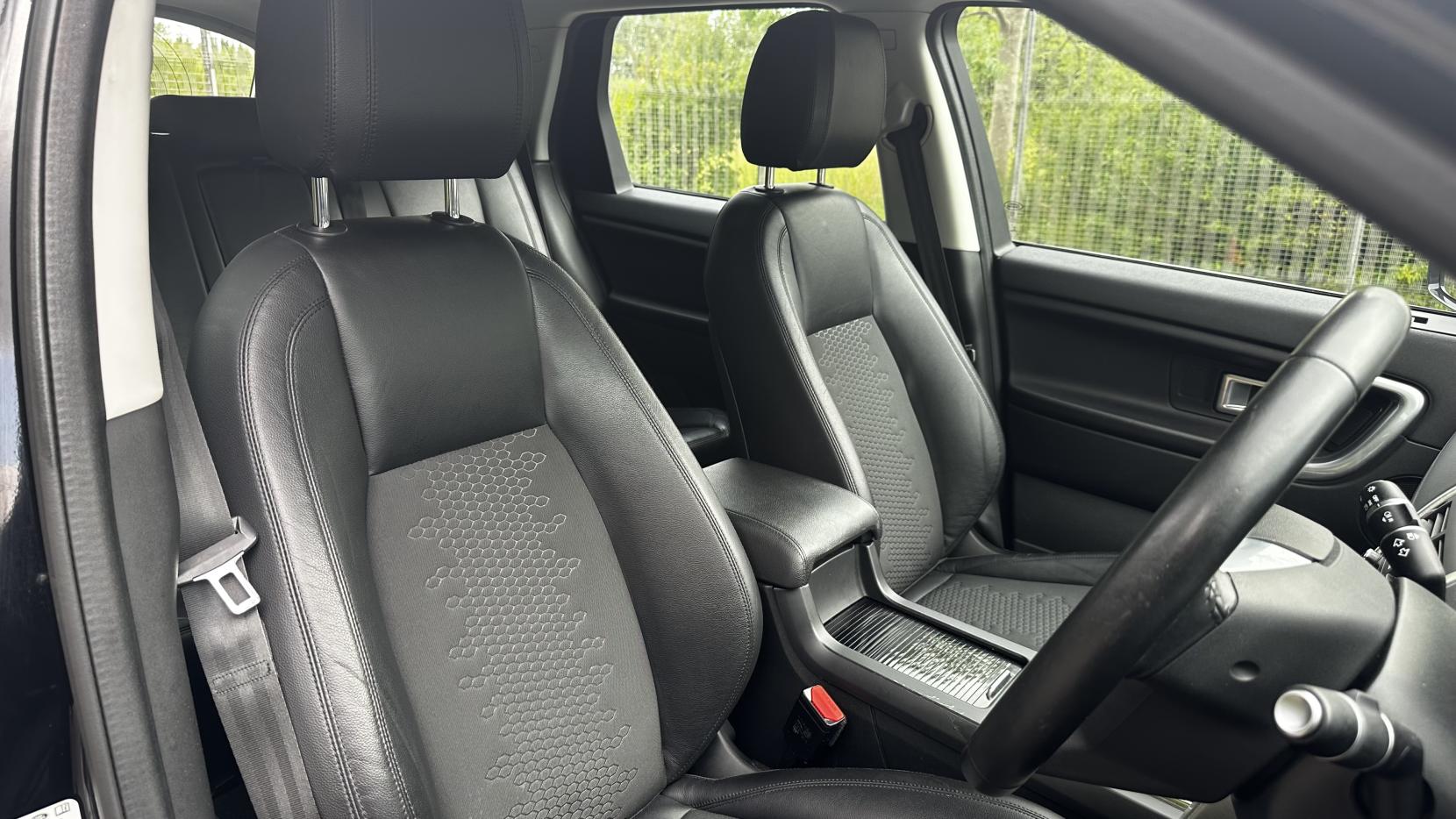 Land Rover Discovery Sport 2.0 TD4 SE SUV 5dr Diesel Manual 4WD Euro 6 (s/s) (5 Seat) (150 ps)