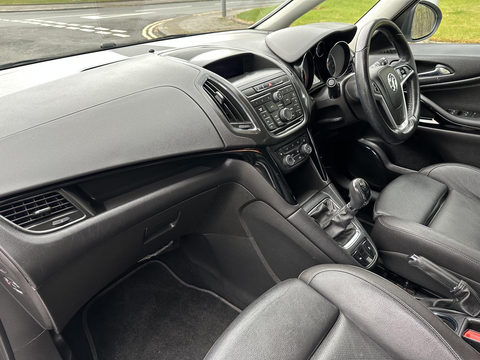 Vauxhall Zafira Tourer 1.4i Turbo SRi MPV 5dr Petrol Manual Euro 6 (140 ps)