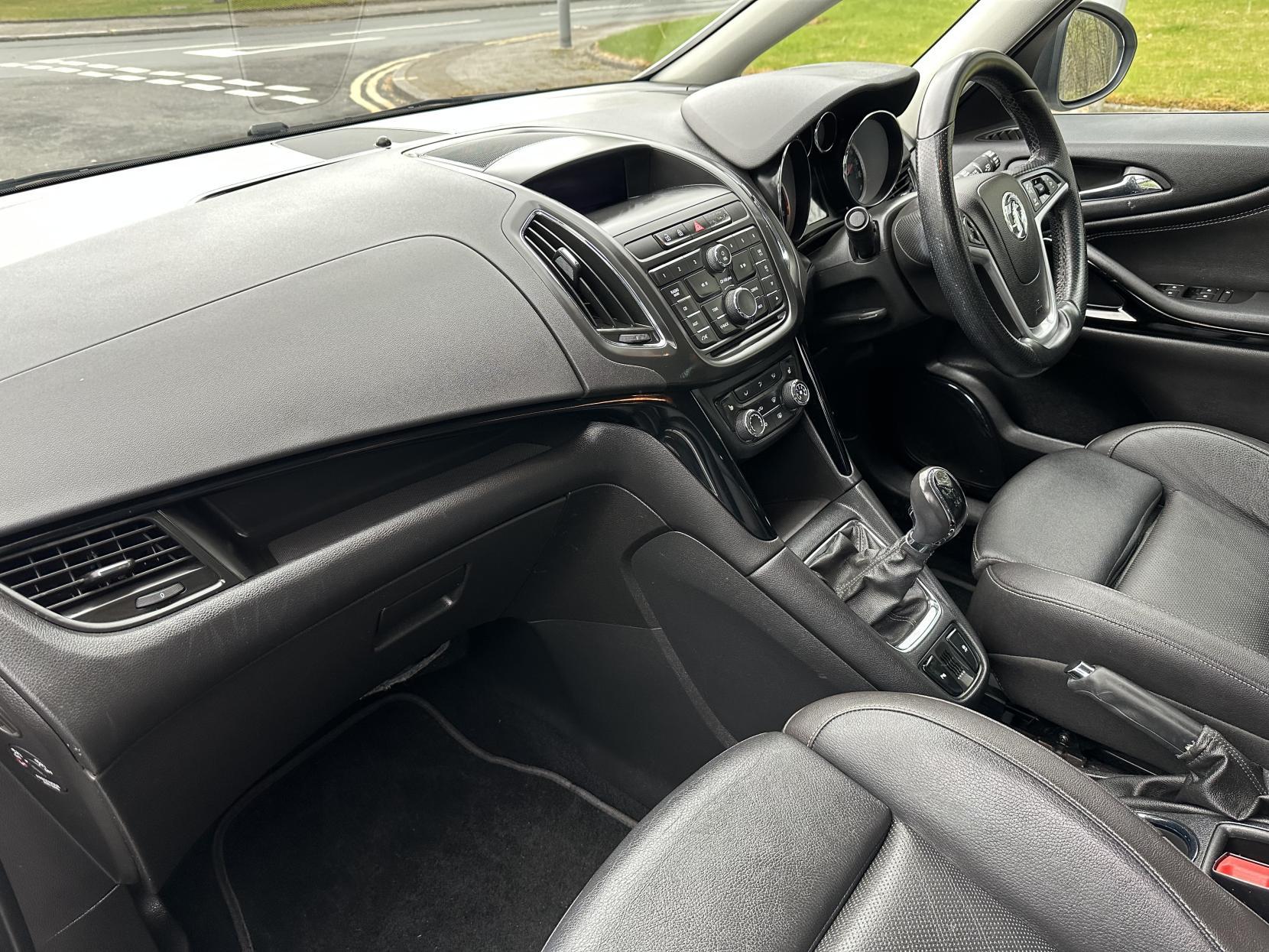 Vauxhall Zafira Tourer 1.4i Turbo SRi MPV 5dr Petrol Manual Euro 6 (140 ps)