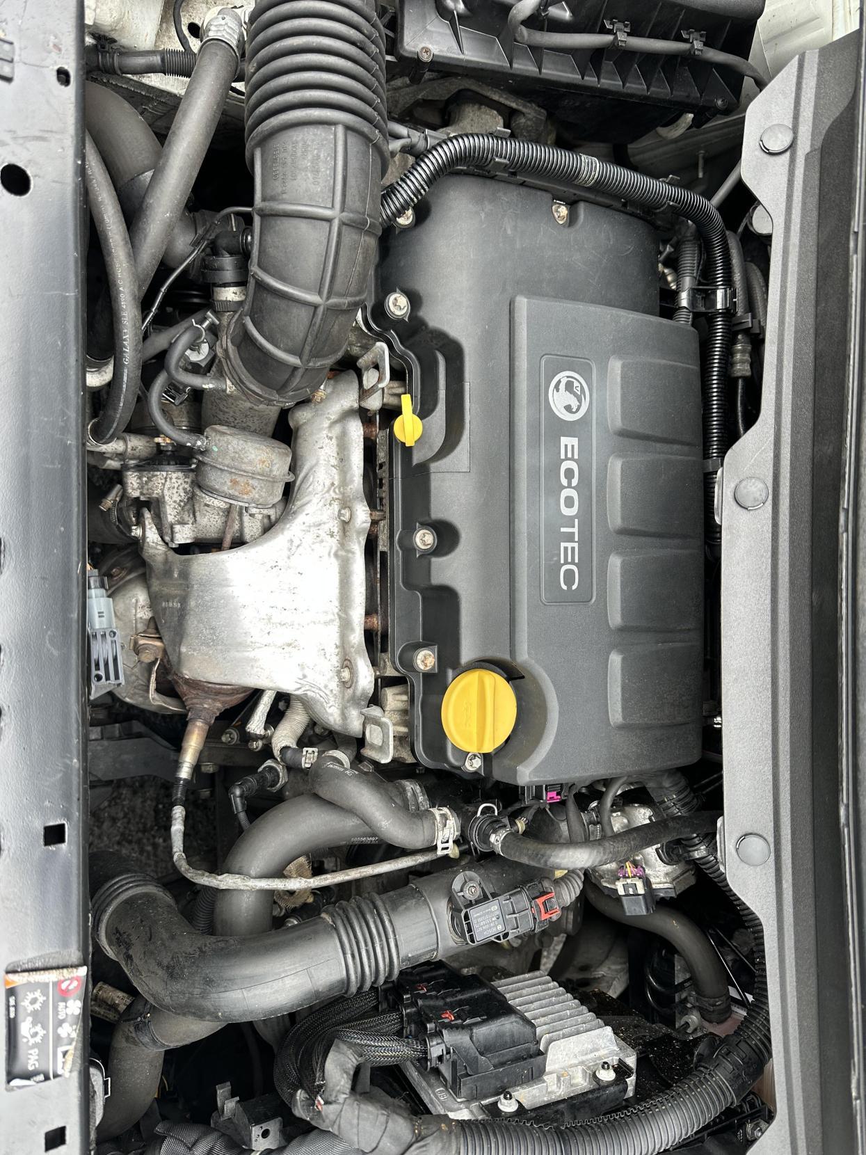 Vauxhall Zafira Tourer 1.4i Turbo SRi MPV 5dr Petrol Manual Euro 6 (140 ps)