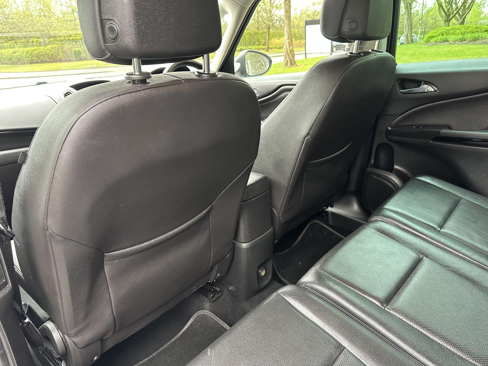 Vauxhall Zafira Tourer 1.4i Turbo SRi MPV 5dr Petrol Manual Euro 6 (140 ps)