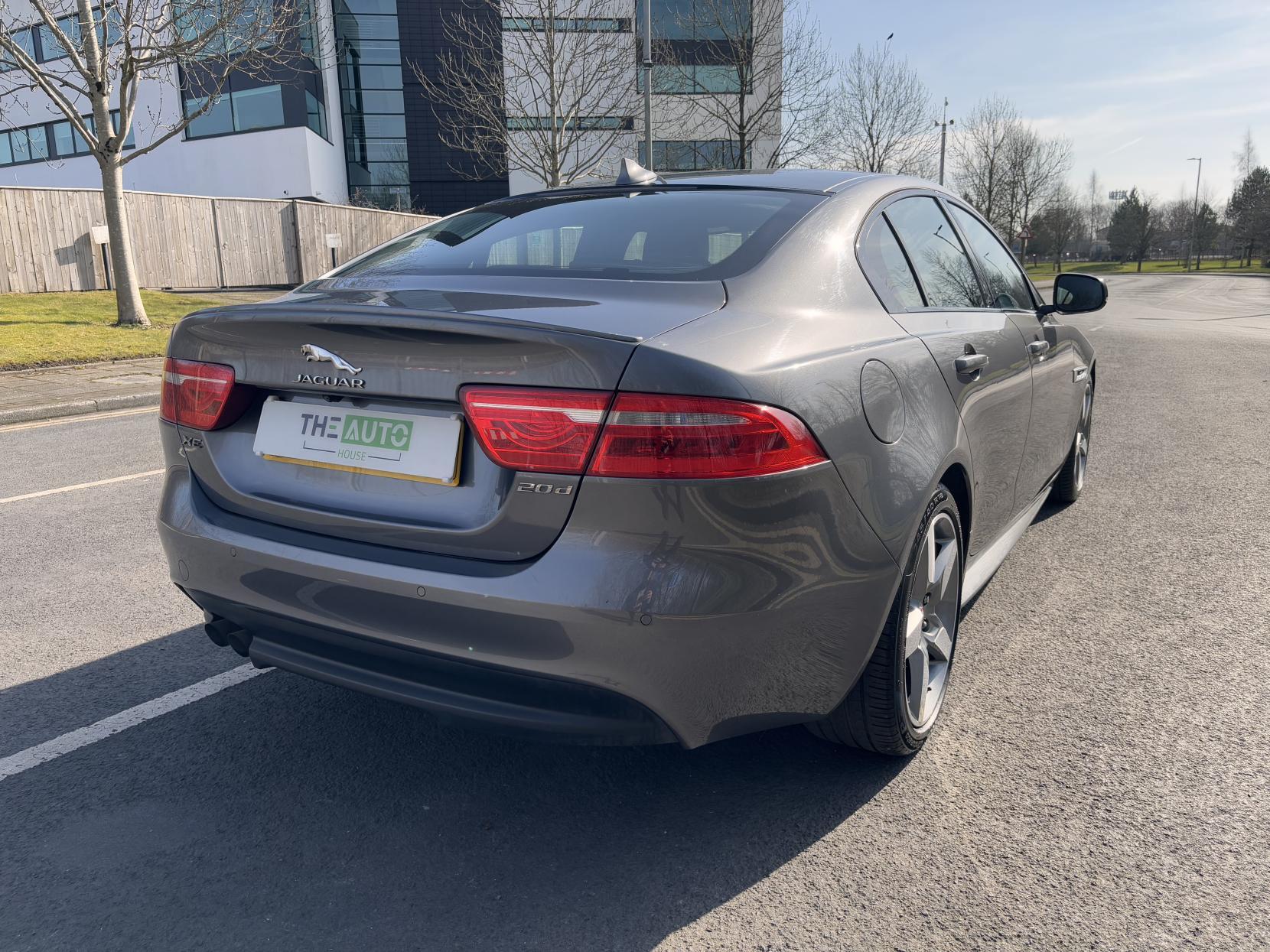 Jaguar XE 2.0d R-Sport Saloon 4dr Diesel Auto Euro 6 (s/s) (180 ps)