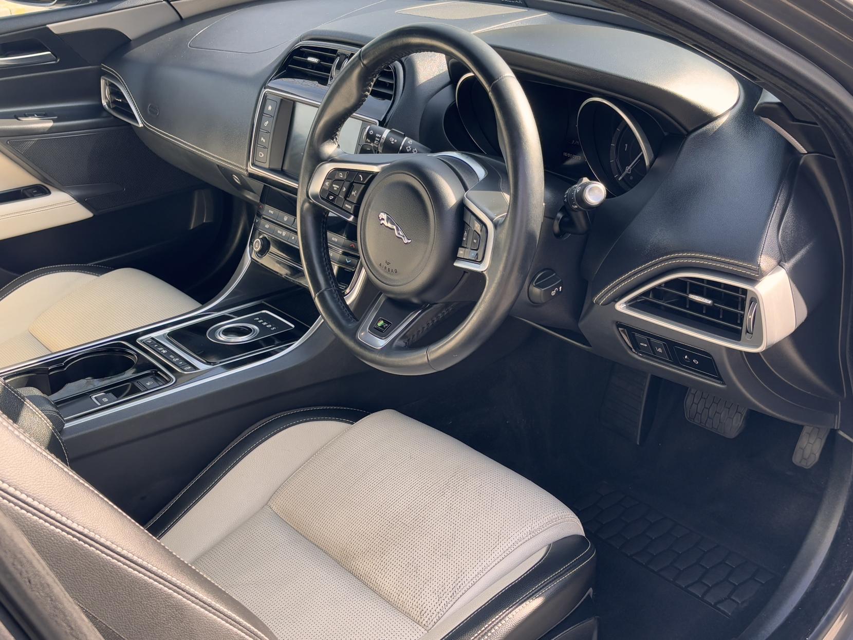 Jaguar XE 2.0d R-Sport Saloon 4dr Diesel Auto Euro 6 (s/s) (180 ps)