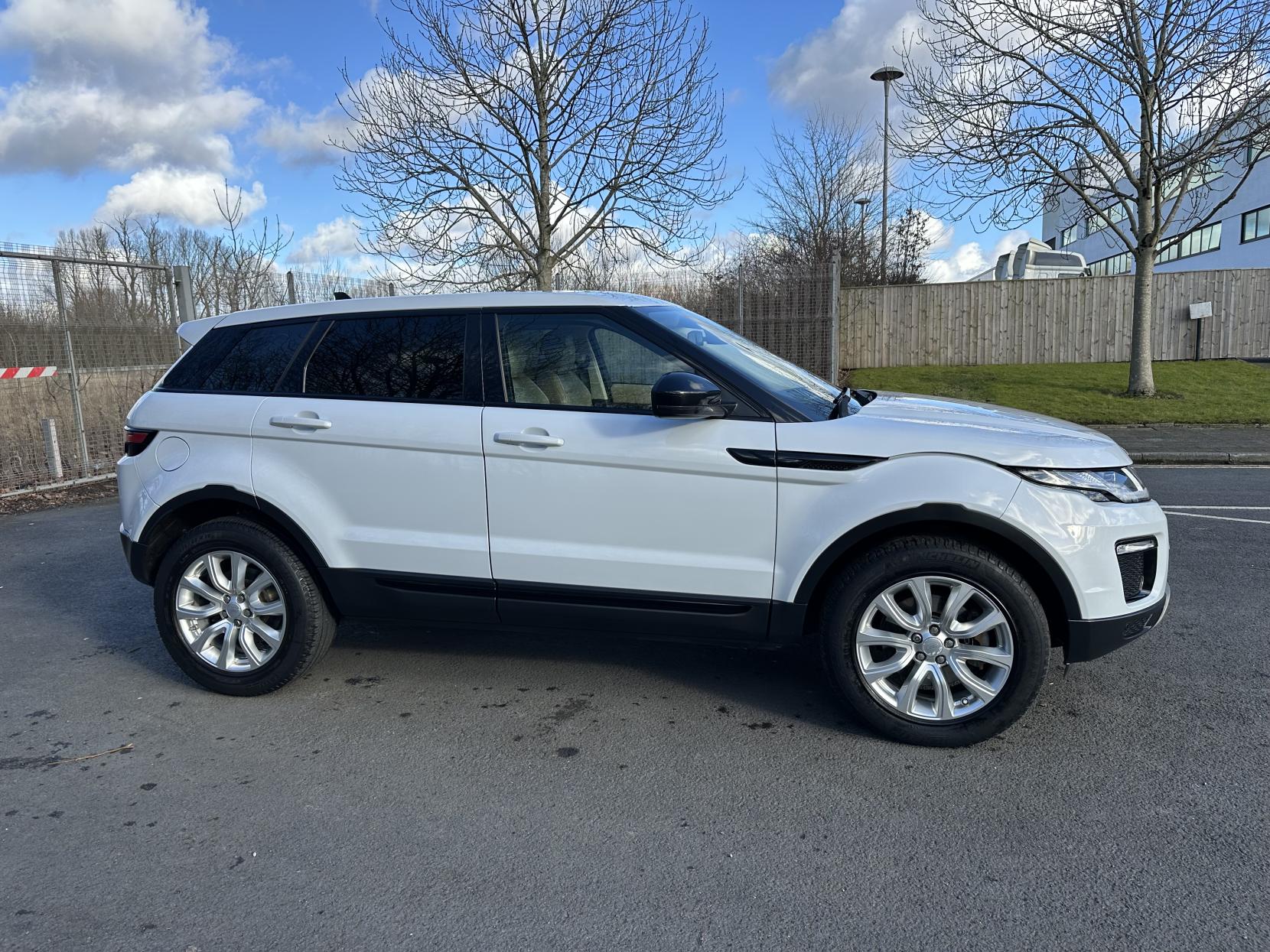 Land Rover Range Rover Evoque 2.0 TD4 SE Tech SUV 5dr Diesel Manual 4WD Euro 6 (s/s) (180 ps)