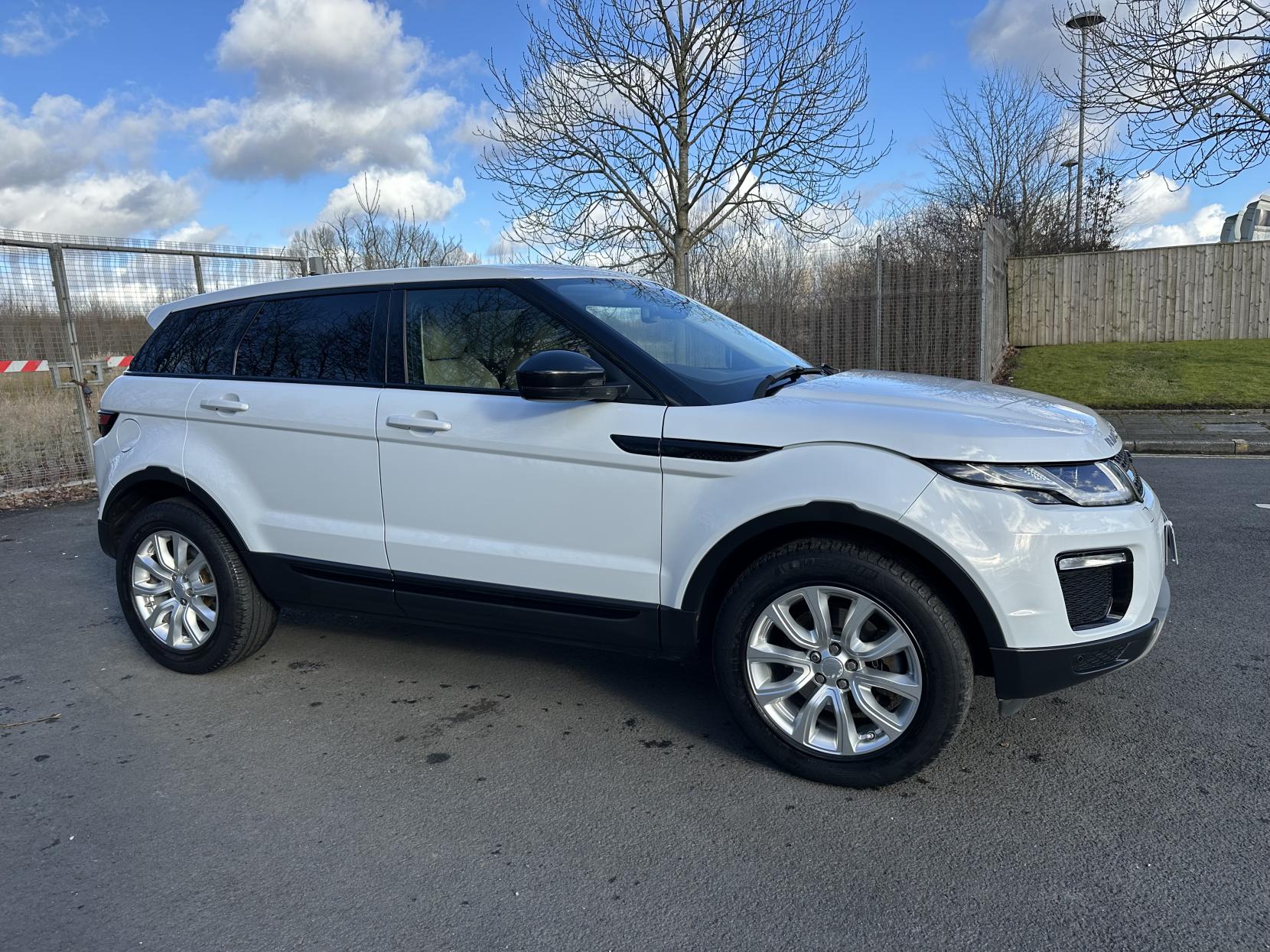 Land Rover Range Rover Evoque 2.0 TD4 SE Tech SUV 5dr Diesel Manual 4WD Euro 6 (s/s) (180 ps)