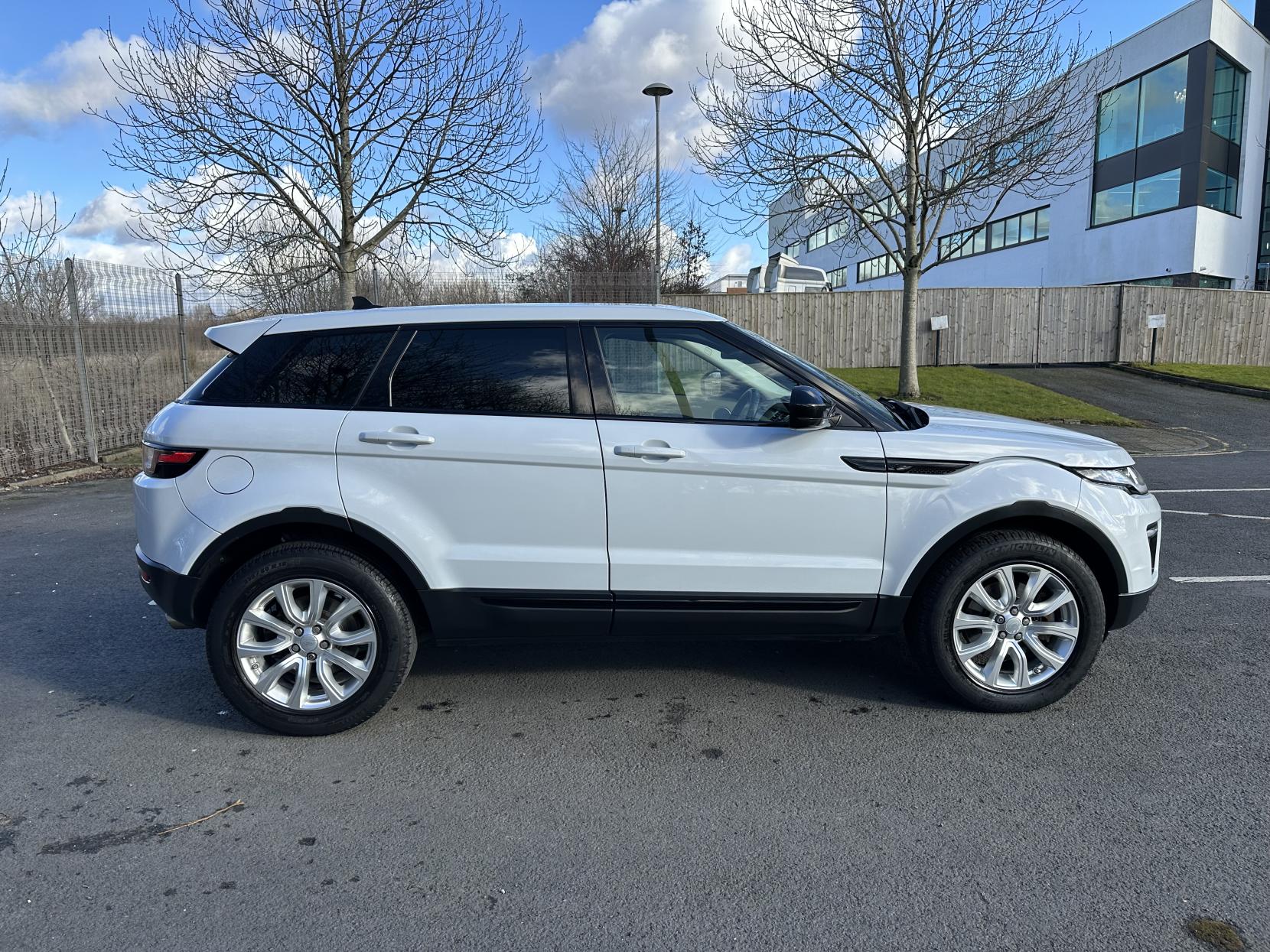 Land Rover Range Rover Evoque 2.0 TD4 SE Tech SUV 5dr Diesel Manual 4WD Euro 6 (s/s) (180 ps)