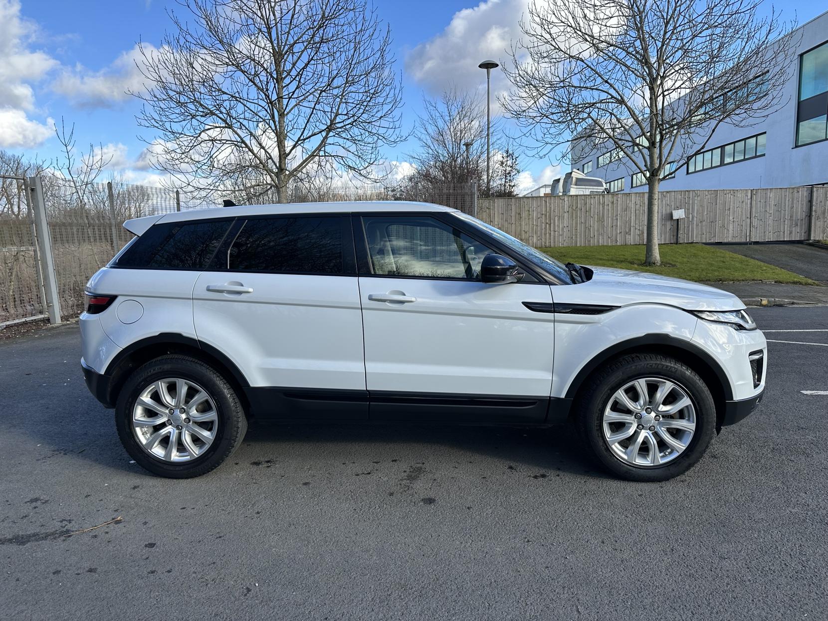 Land Rover Range Rover Evoque 2.0 TD4 SE Tech SUV 5dr Diesel Manual 4WD Euro 6 (s/s) (180 ps)