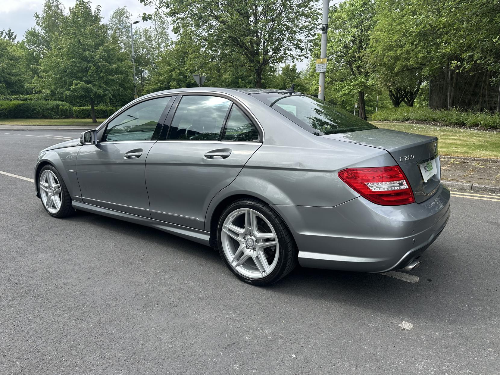 Mercedes-Benz C Class 2.1 C220 CDI BlueEfficiency Sport Saloon 4dr Diesel G-Tronic+ Euro 5 (s/s) (170 ps)