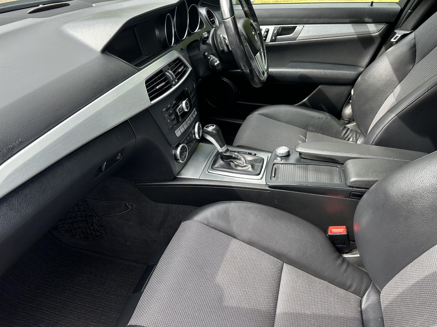 Mercedes-Benz C Class 2.1 C220 CDI BlueEfficiency Sport Saloon 4dr Diesel G-Tronic+ Euro 5 (s/s) (170 ps)
