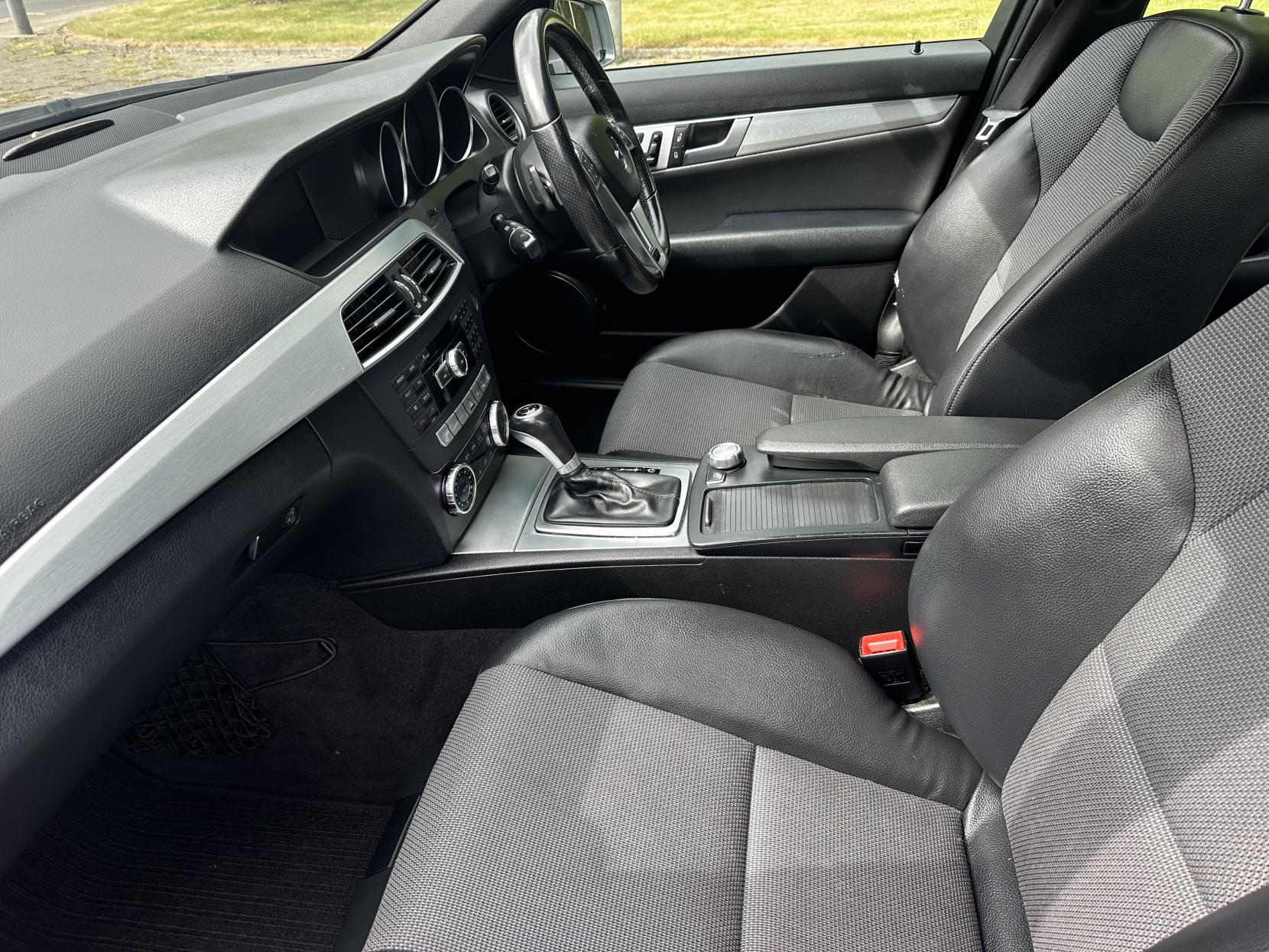 Mercedes-Benz C Class 2.1 C220 CDI BlueEfficiency Sport Saloon 4dr Diesel G-Tronic+ Euro 5 (s/s) (170 ps)