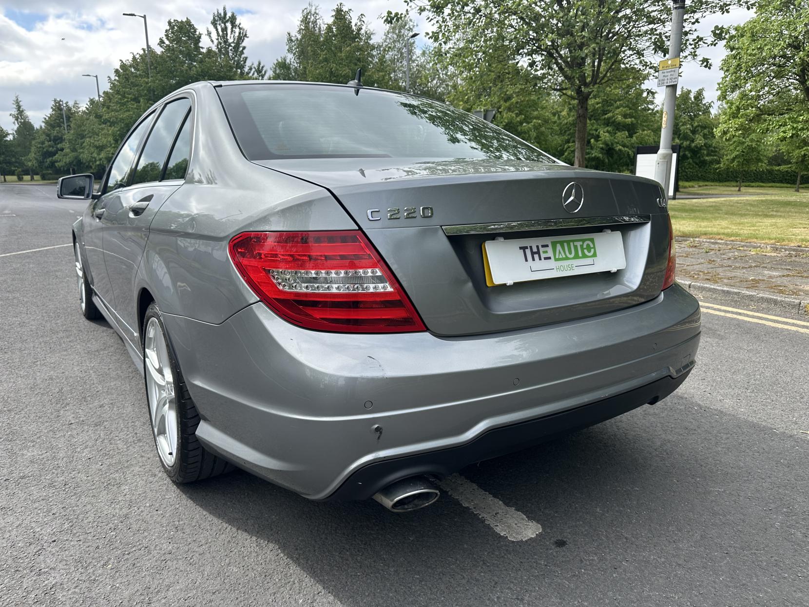 Mercedes-Benz C Class 2.1 C220 CDI BlueEfficiency Sport Saloon 4dr Diesel G-Tronic+ Euro 5 (s/s) (170 ps)