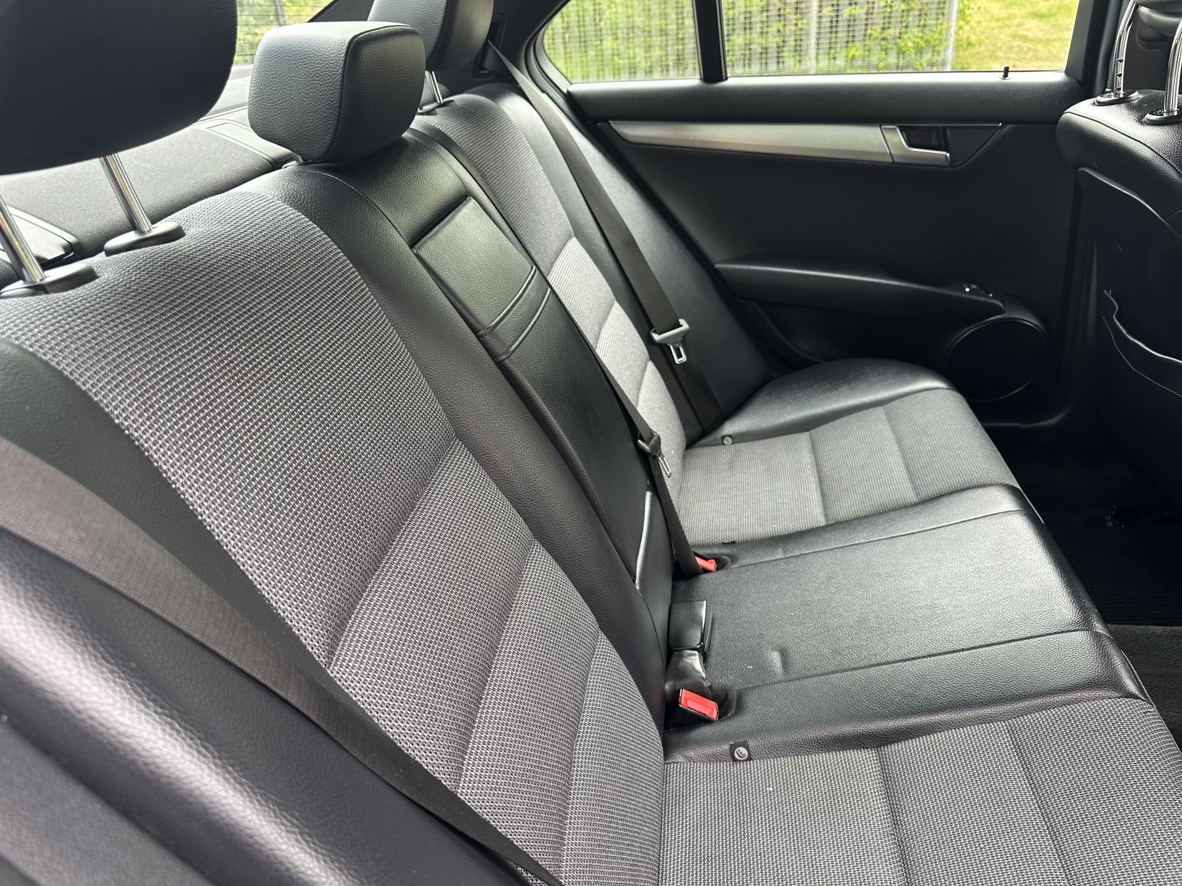 Mercedes-Benz C Class 2.1 C220 CDI BlueEfficiency Sport Saloon 4dr Diesel G-Tronic+ Euro 5 (s/s) (170 ps)