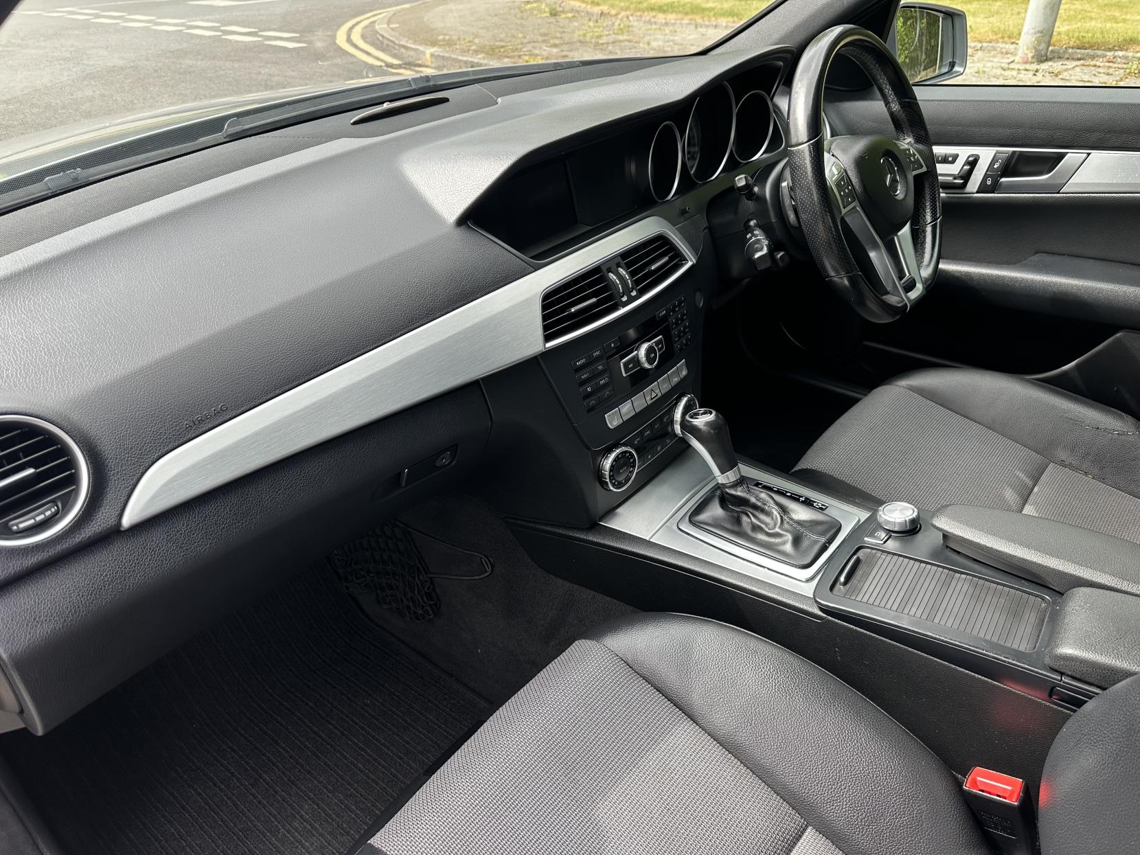 Mercedes-Benz C Class 2.1 C220 CDI BlueEfficiency Sport Saloon 4dr Diesel G-Tronic+ Euro 5 (s/s) (170 ps)