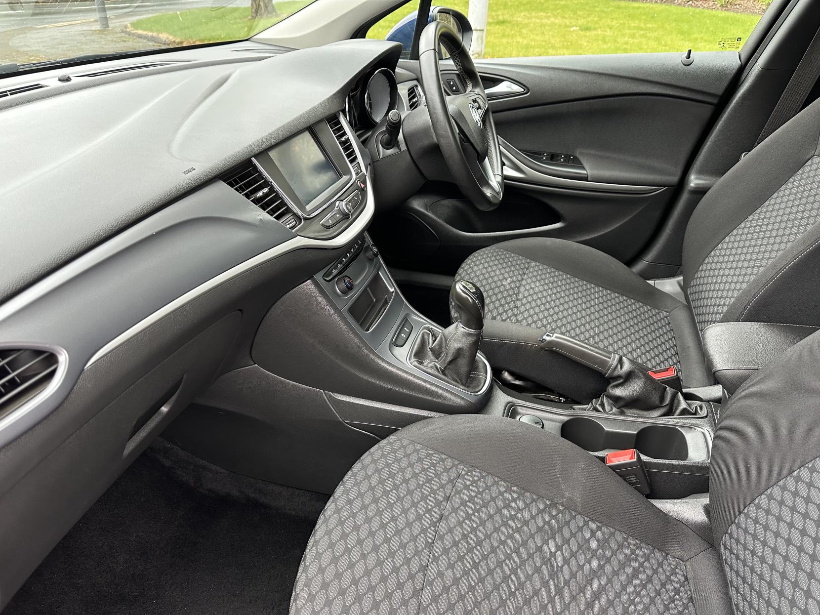 Vauxhall Astra 1.5 Turbo D Business Edition Nav Hatchback 5dr Diesel Manual Euro 6 (s/s) (105 ps)