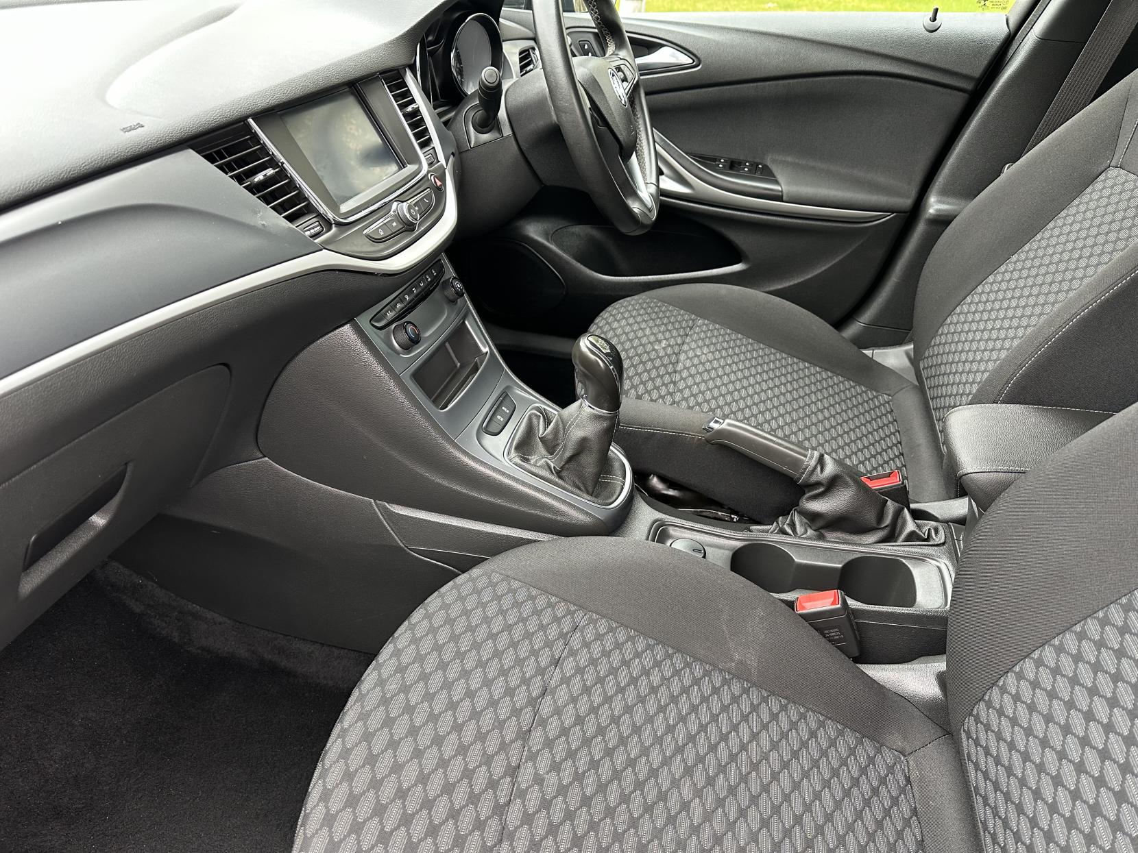 Vauxhall Astra 1.5 Turbo D Business Edition Nav Hatchback 5dr Diesel Manual Euro 6 (s/s) (105 ps)