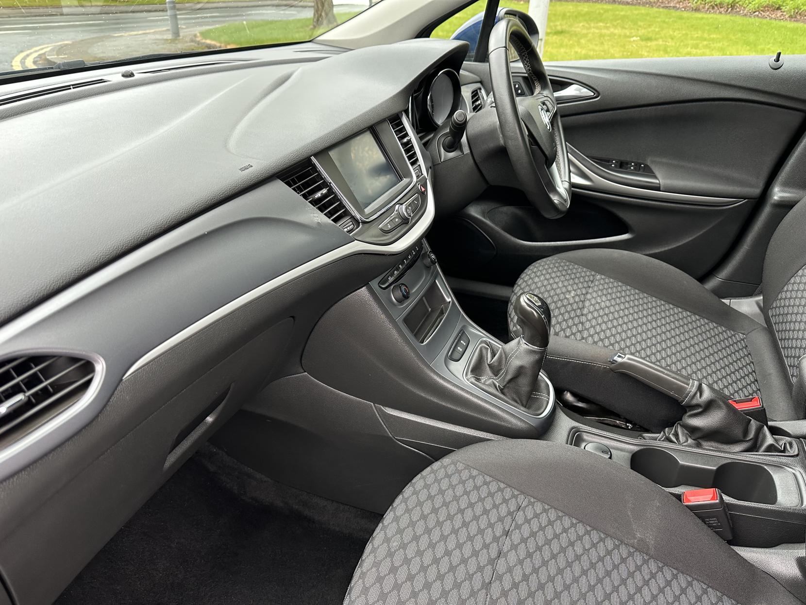 Vauxhall Astra 1.5 Turbo D Business Edition Nav Hatchback 5dr Diesel Manual Euro 6 (s/s) (105 ps)