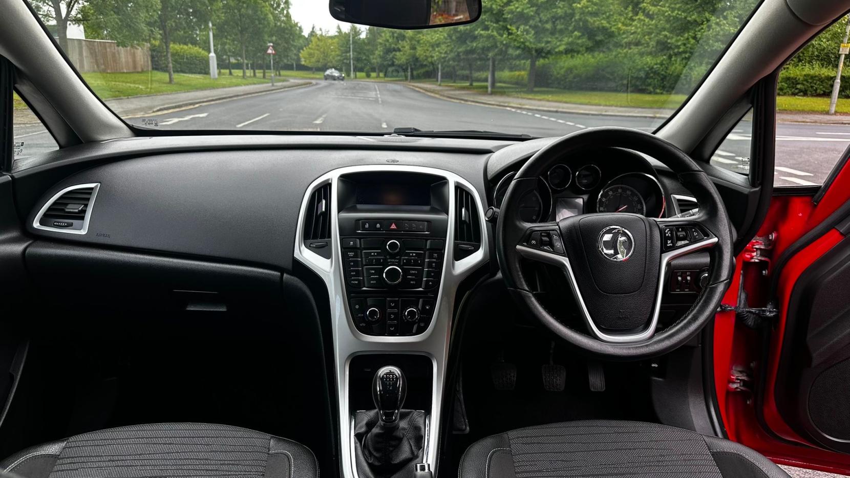 Vauxhall Astra 1.4i Excite Hatchback 5dr Petrol Manual Euro 6 (100 ps)