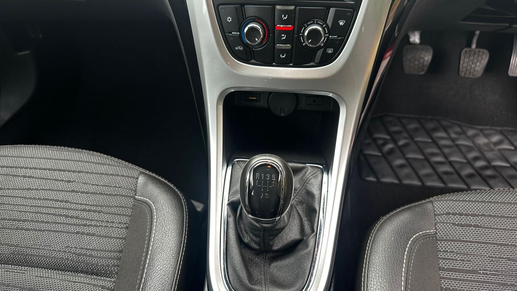 Vauxhall Astra 1.4i Excite Hatchback 5dr Petrol Manual Euro 6 (100 ps)