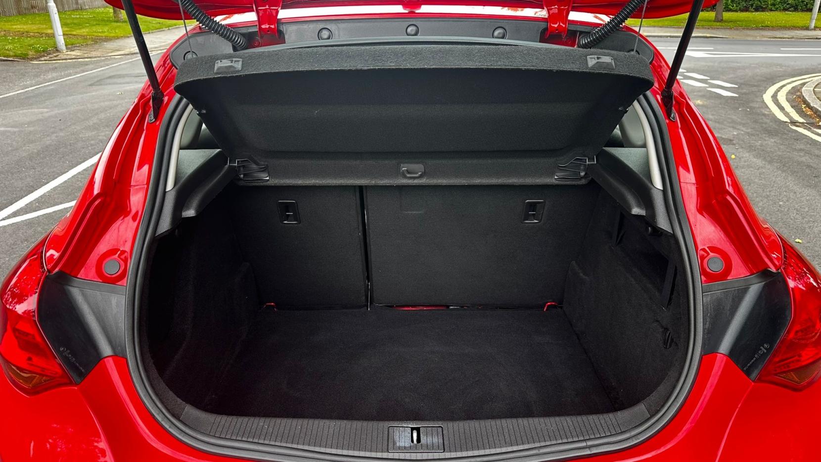 Vauxhall Astra 1.4i Excite Hatchback 5dr Petrol Manual Euro 6 (100 ps)