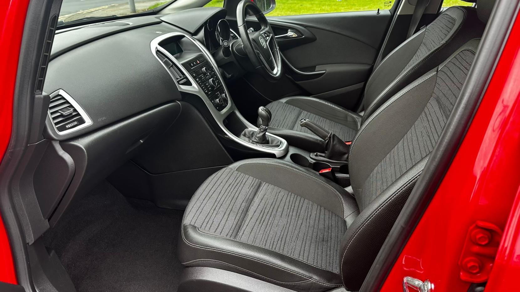 Vauxhall Astra 1.4i Excite Hatchback 5dr Petrol Manual Euro 6 (100 ps)