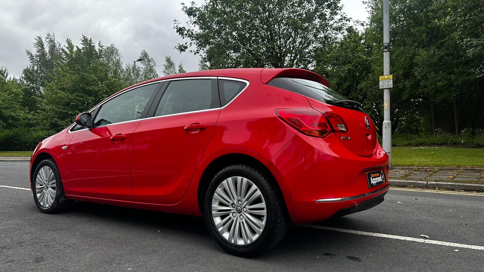 Vauxhall Astra 1.4i Excite Hatchback 5dr Petrol Manual Euro 6 (100 ps)