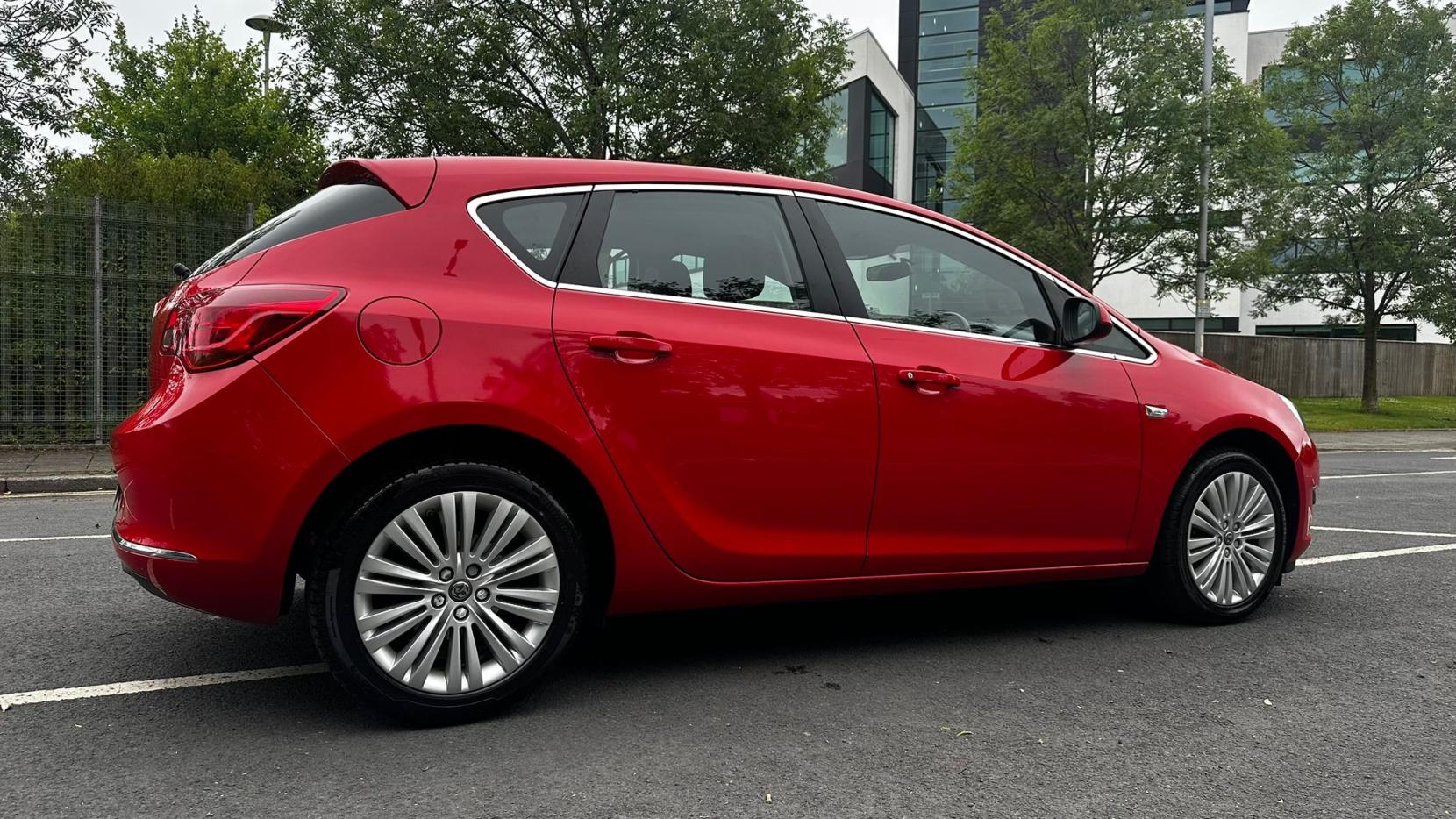 Vauxhall Astra 1.4i Excite Hatchback 5dr Petrol Manual Euro 6 (100 ps)