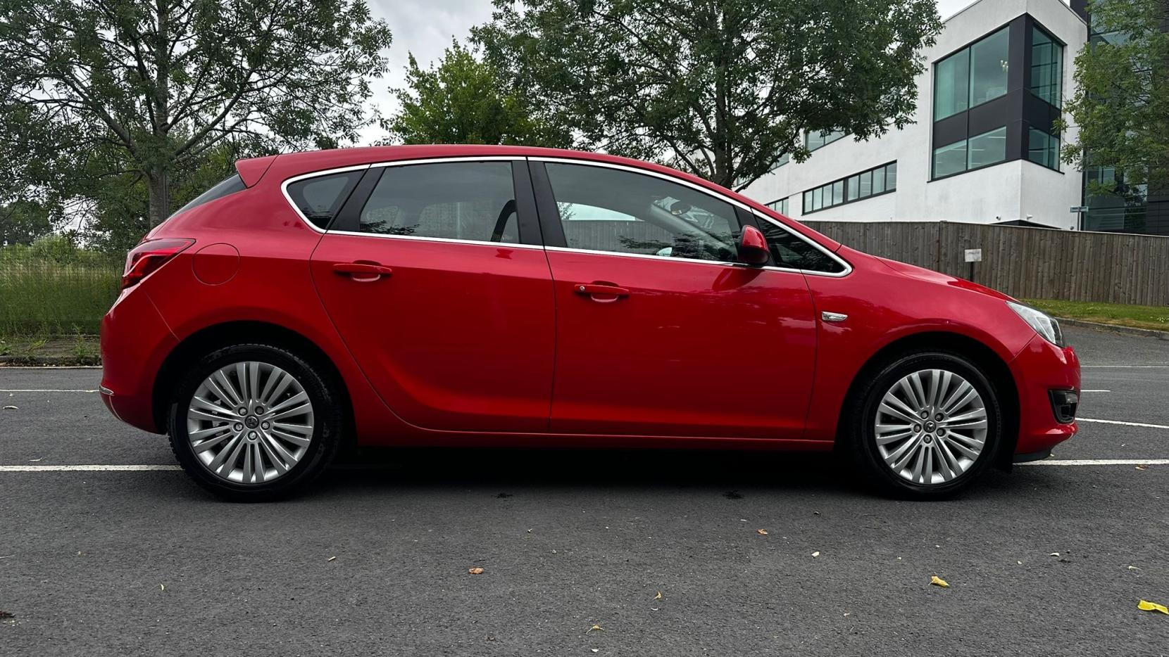 Vauxhall Astra 1.4i Excite Hatchback 5dr Petrol Manual Euro 6 (100 ps)