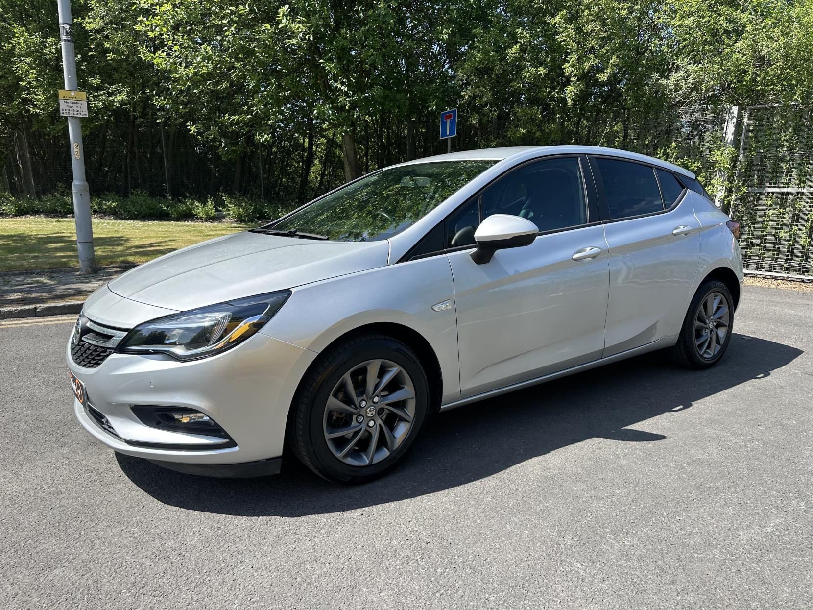 Vauxhall Astra 1.6 CDTi ecoTEC BlueInjection Tech Line Nav Hatchback 5dr Diesel Manual Euro 6 (s/s) (110 ps)