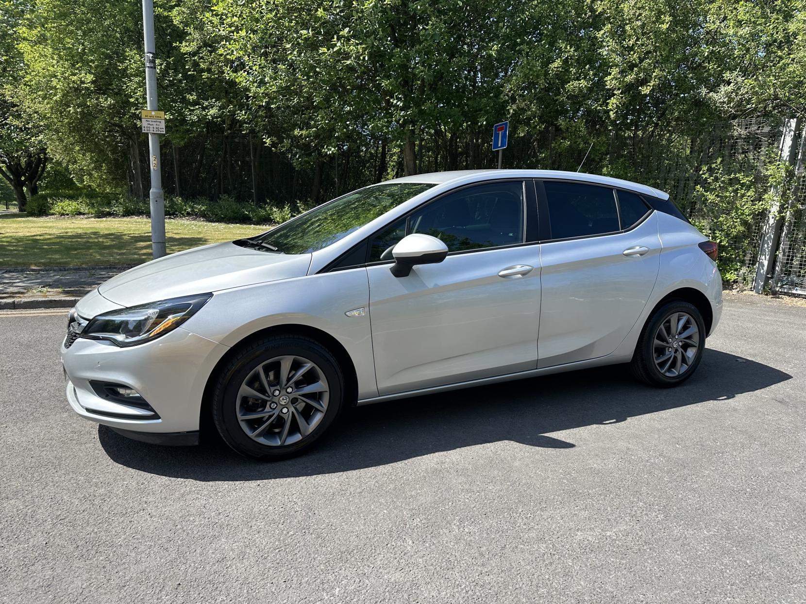 Vauxhall Astra 1.6 CDTi ecoTEC BlueInjection Tech Line Nav Hatchback 5dr Diesel Manual Euro 6 (s/s) (110 ps)