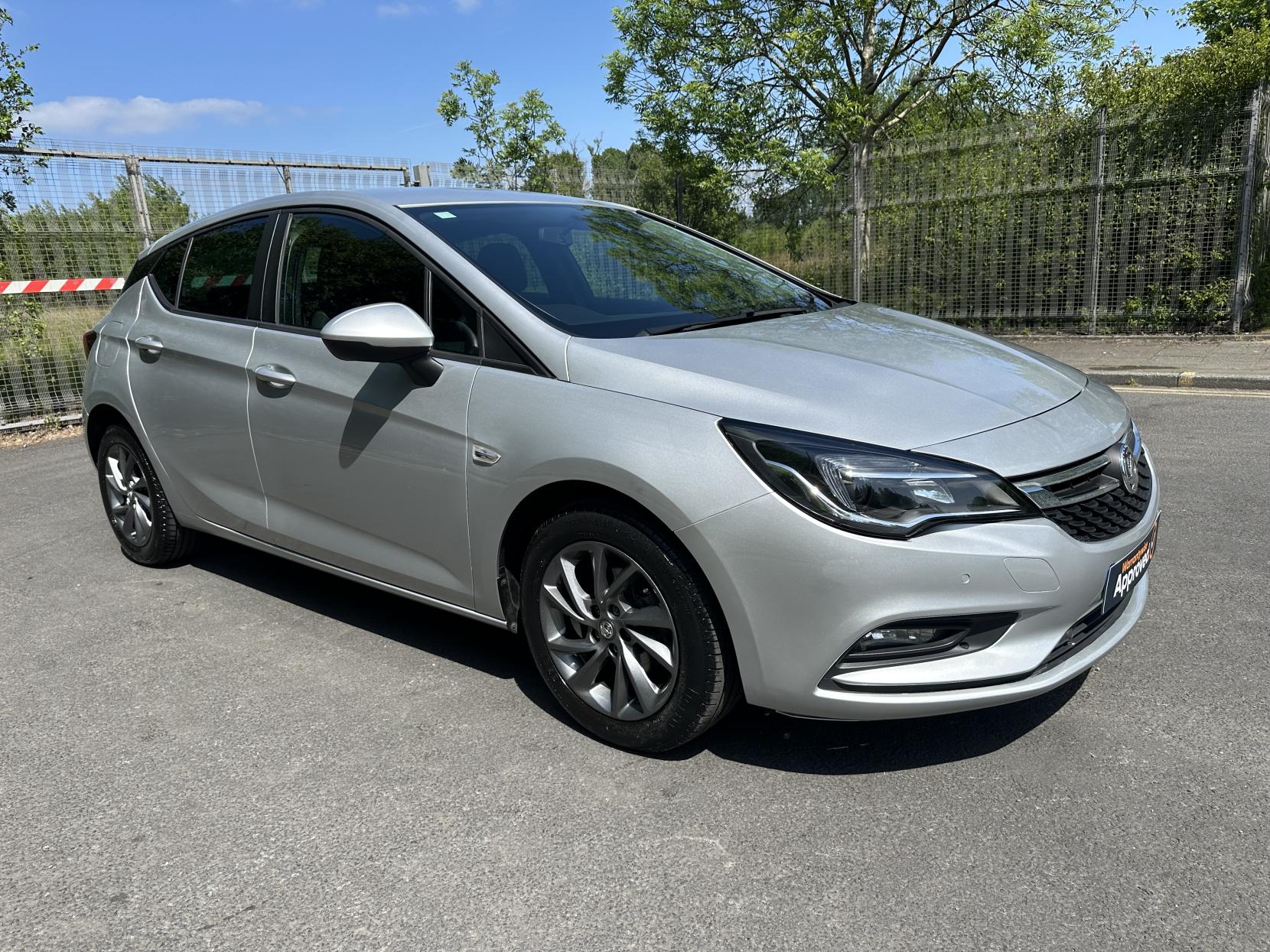 Vauxhall Astra 1.6 CDTi ecoTEC BlueInjection Tech Line Nav Hatchback 5dr Diesel Manual Euro 6 (s/s) (110 ps)