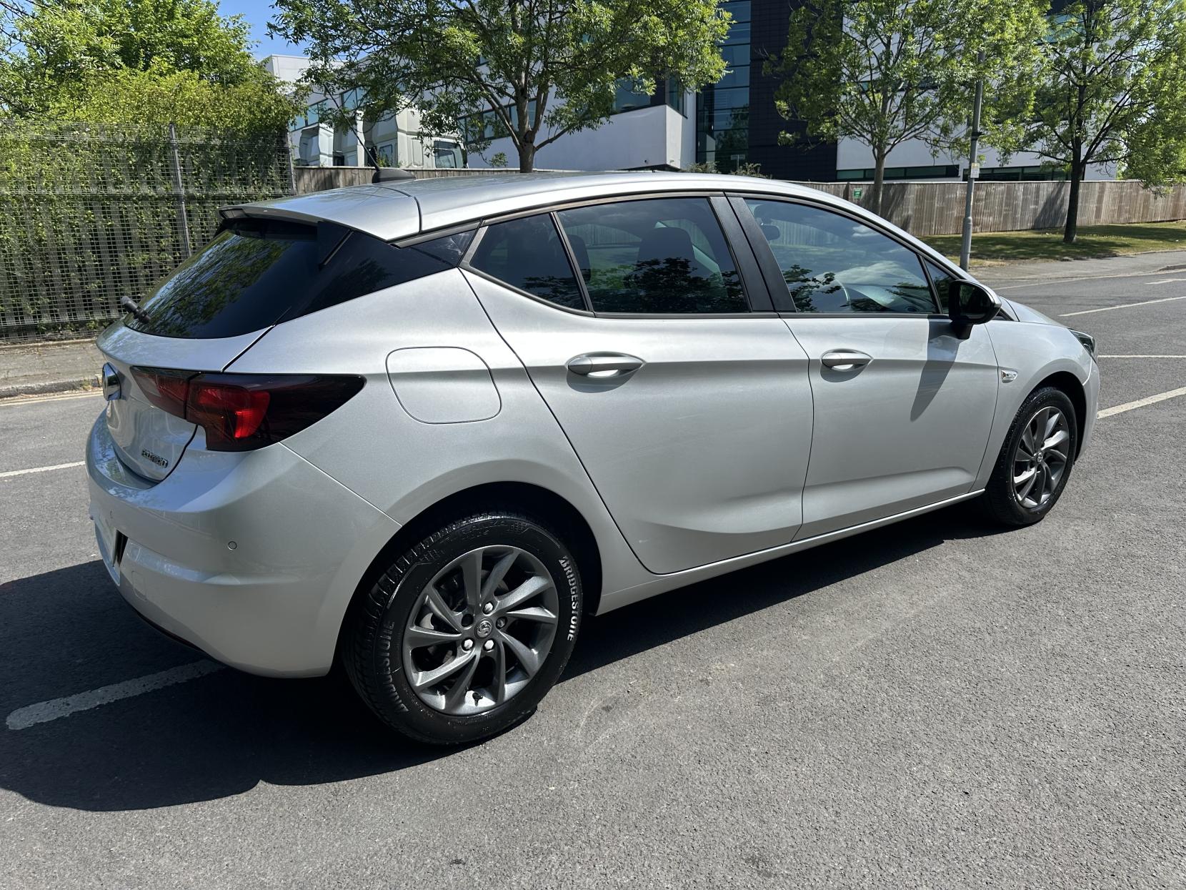 Vauxhall Astra 1.6 CDTi ecoTEC BlueInjection Tech Line Nav Hatchback 5dr Diesel Manual Euro 6 (s/s) (110 ps)