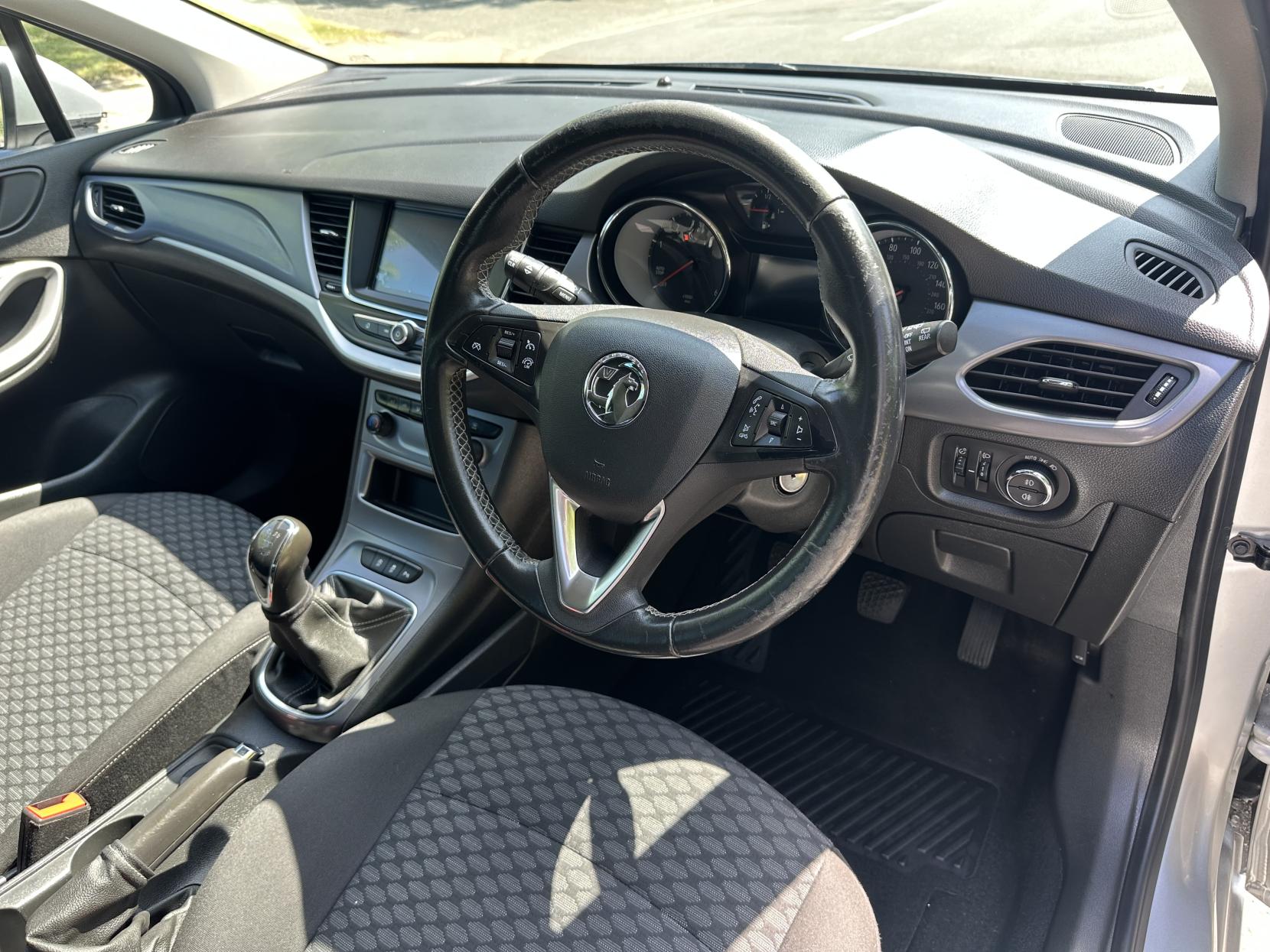 Vauxhall Astra 1.6 CDTi ecoTEC BlueInjection Tech Line Nav Hatchback 5dr Diesel Manual Euro 6 (s/s) (110 ps)