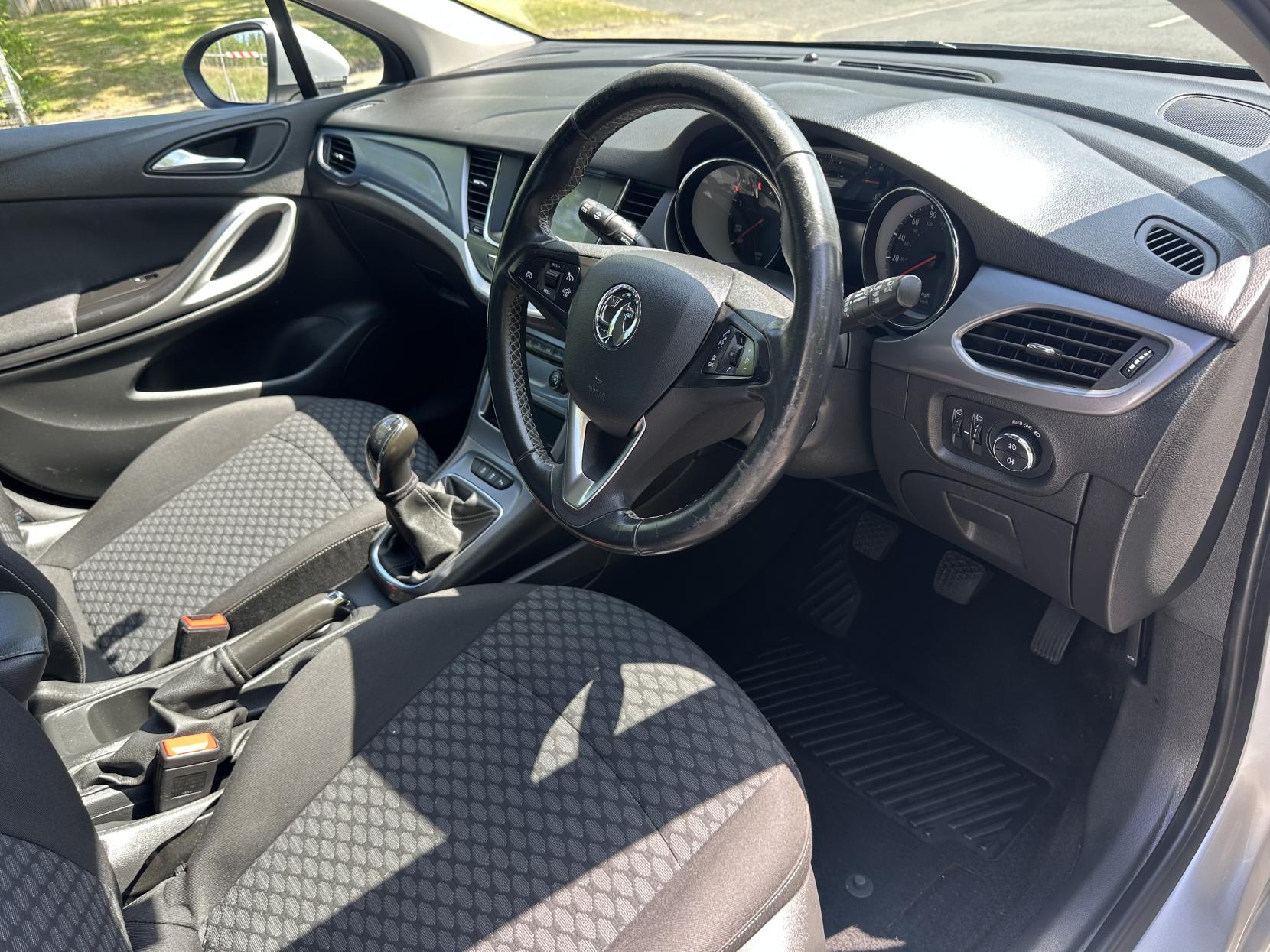 Vauxhall Astra 1.6 CDTi ecoTEC BlueInjection Tech Line Nav Hatchback 5dr Diesel Manual Euro 6 (s/s) (110 ps)