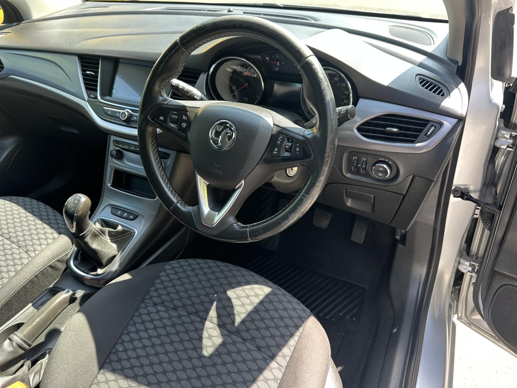Vauxhall Astra 1.6 CDTi ecoTEC BlueInjection Tech Line Nav Hatchback 5dr Diesel Manual Euro 6 (s/s) (110 ps)