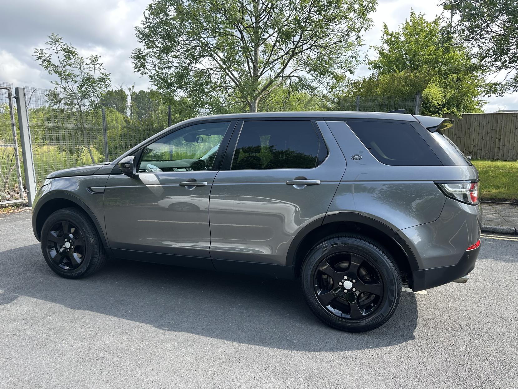 Land Rover Discovery Sport 2.0 TD4 Pure Edition SUV 5dr Diesel Manual 4WD Euro 6 (s/s) (5 Seat) (150 ps)