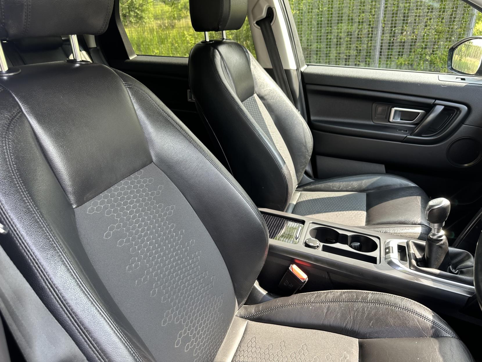 Land Rover Discovery Sport 2.0 TD4 Pure Edition SUV 5dr Diesel Manual 4WD Euro 6 (s/s) (5 Seat) (150 ps)