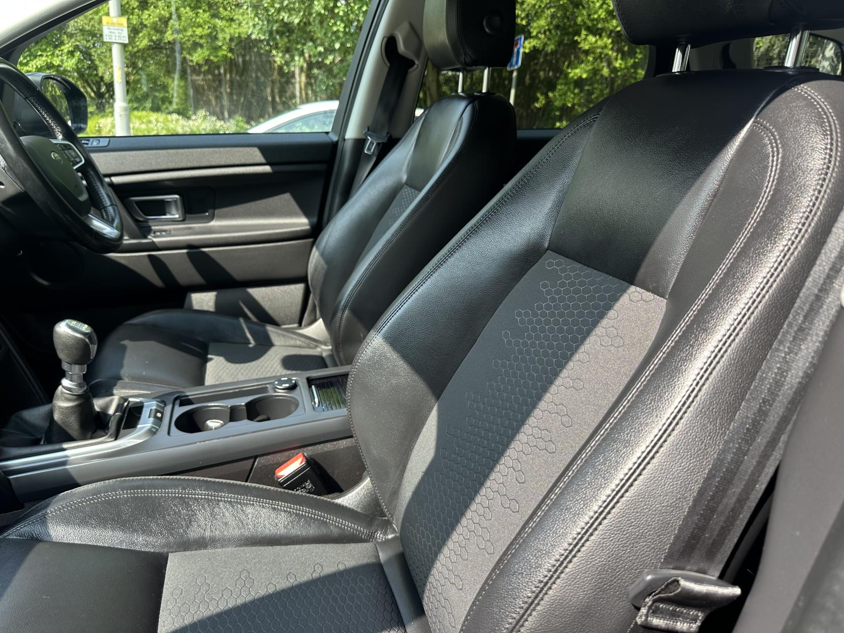 Land Rover Discovery Sport 2.0 TD4 Pure Edition SUV 5dr Diesel Manual 4WD Euro 6 (s/s) (5 Seat) (150 ps)