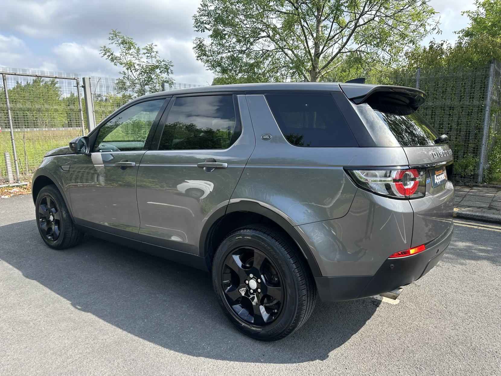 Land Rover Discovery Sport 2.0 TD4 Pure Edition SUV 5dr Diesel Manual 4WD Euro 6 (s/s) (5 Seat) (150 ps)
