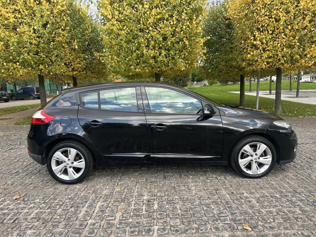 Renault MEGANE HATCHBACK 1.6 DYNAMIQUE TOMTOM VVT 5DR Manual