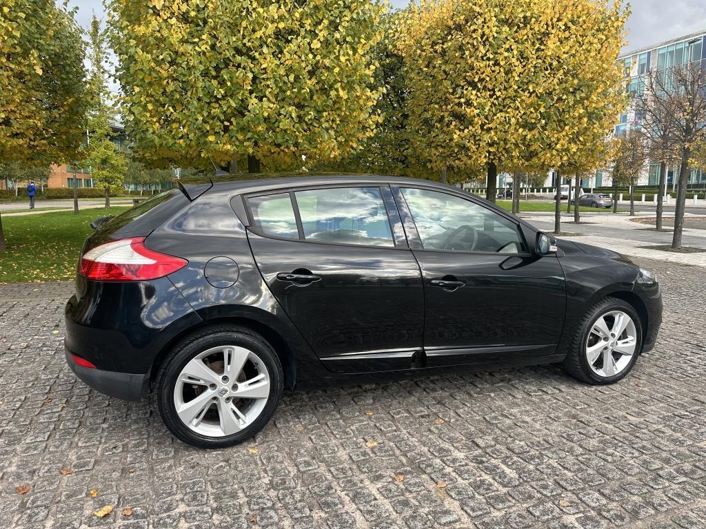 Renault MEGANE HATCHBACK 1.6 DYNAMIQUE TOMTOM VVT 5DR Manual