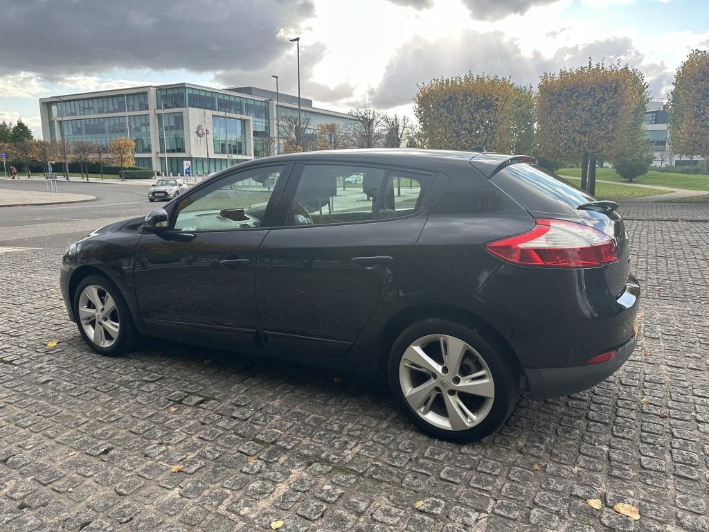 Renault MEGANE HATCHBACK 1.6 DYNAMIQUE TOMTOM VVT 5DR Manual